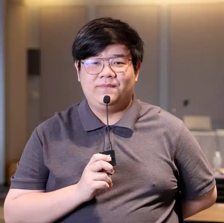 คุณ Fluke Kittipong - CEO